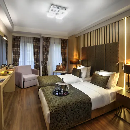 Hotel Pell Palace &