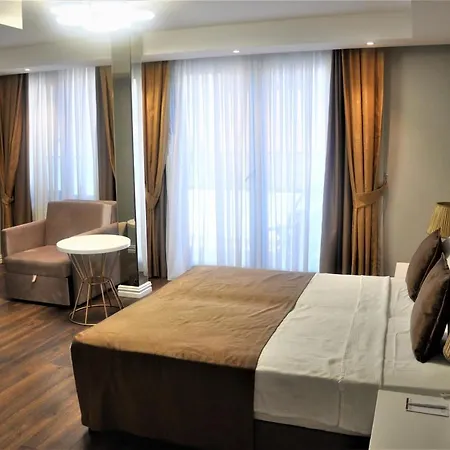 Pell Palace & Hotell