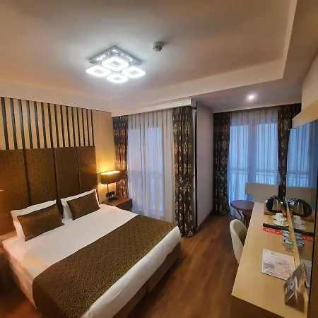 Pell Palace & Hotell