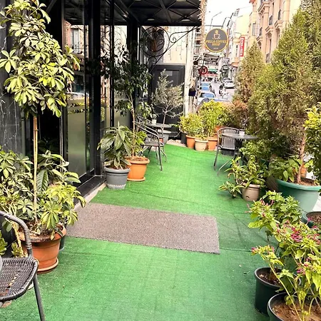 Otel Pell Palace & 4*