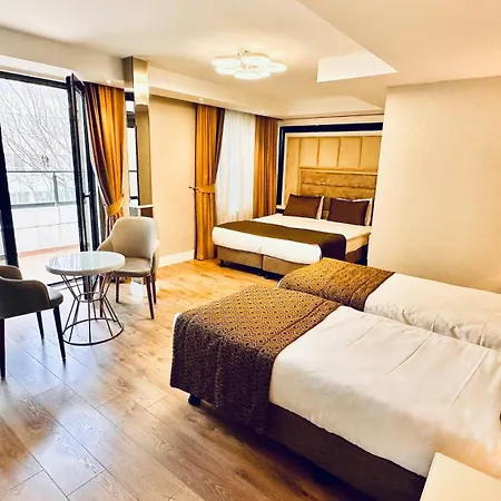 Pell Palace & 4*