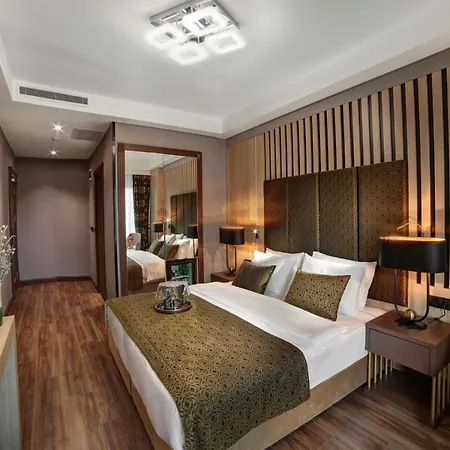 Pell Palace & Hotell 2*