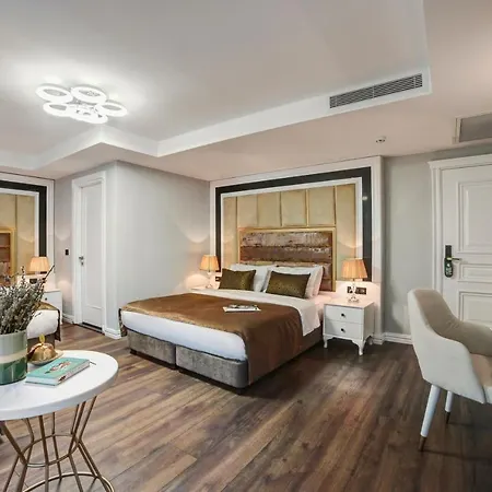 Pell Palace & Hotell