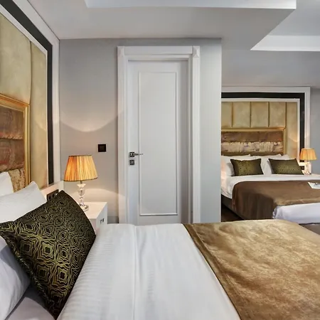 Otel Pell Palace & 4*