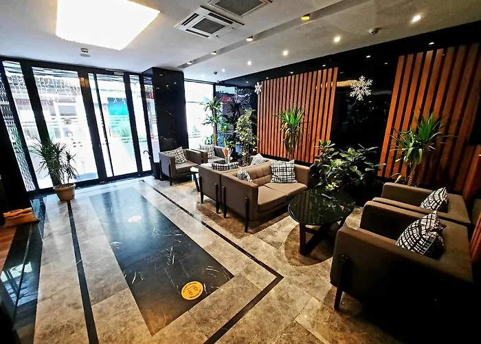 Pell Palace & מלון