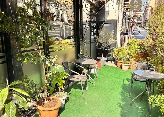 מלון Pell Palace &