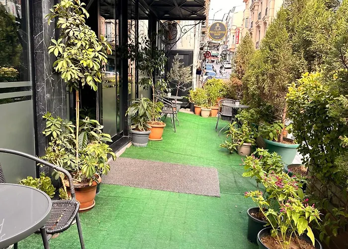 מלון Pell Palace & 4*