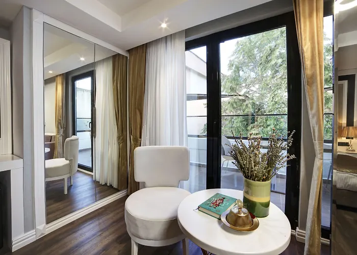 מלון Pell Palace &