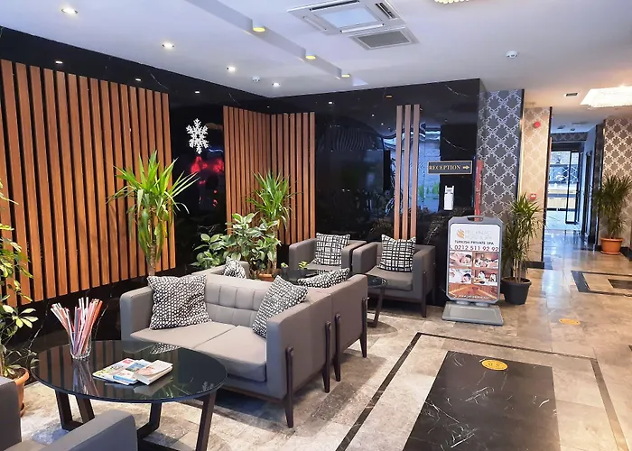 Pell Palace & מלון 4*