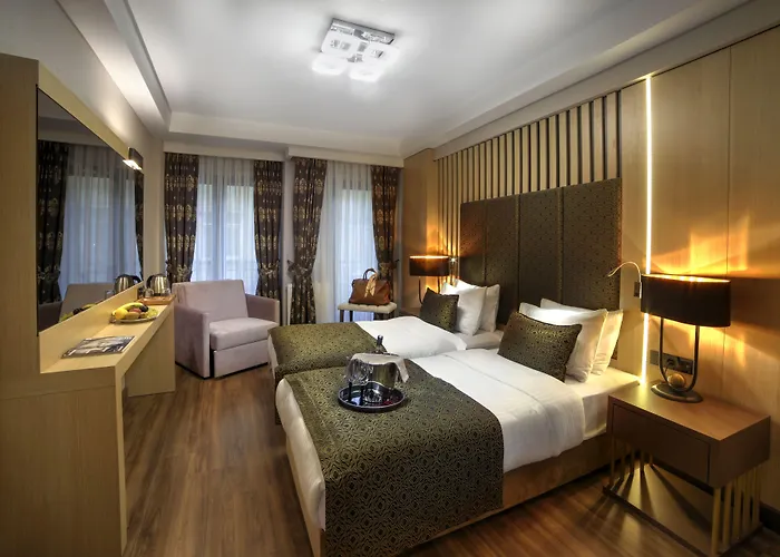 מלון Pell Palace &