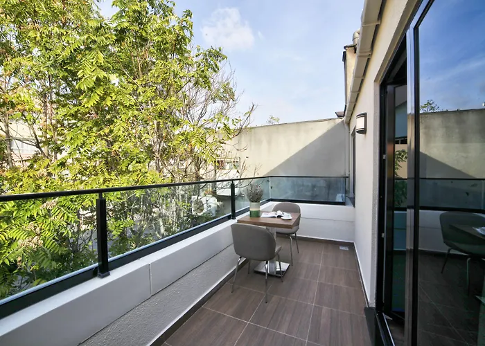 Pell Palace & מלון 4*