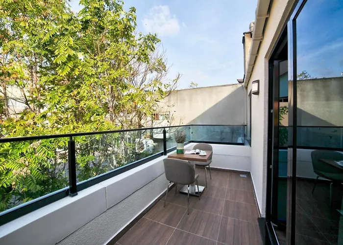 Pell Palace & מלון 4*