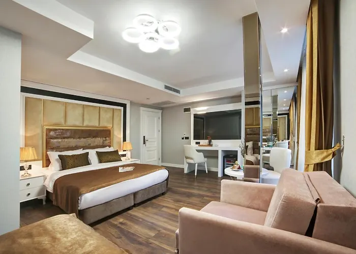 מלון Pell Palace & 4*