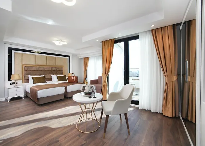 מלון Pell Palace &