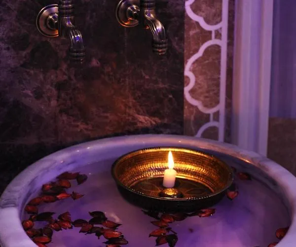 Pell Palace & מלון 4*