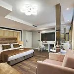 酒店 Pell Palace & 4*