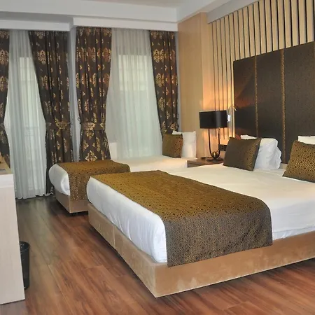 Pell Palace & 4*
