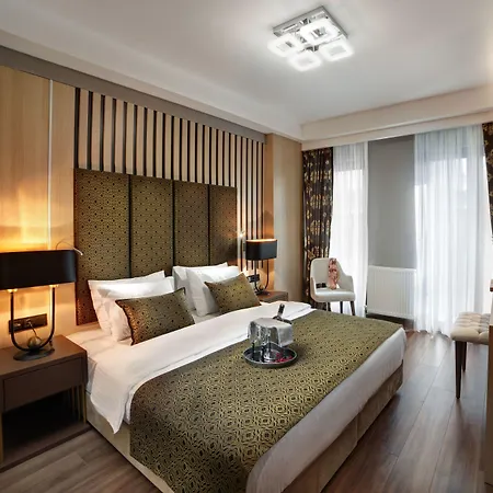 Ξενοδοχείο Pell Palace &