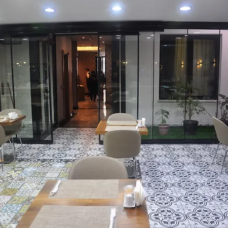 酒店 Pell Palace &