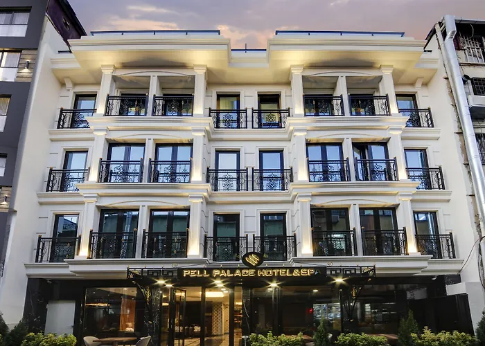 Pell Palace & 4*