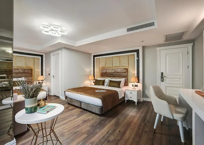 Pell Palace & Hotell