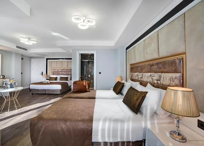 Pell Palace & Hotell